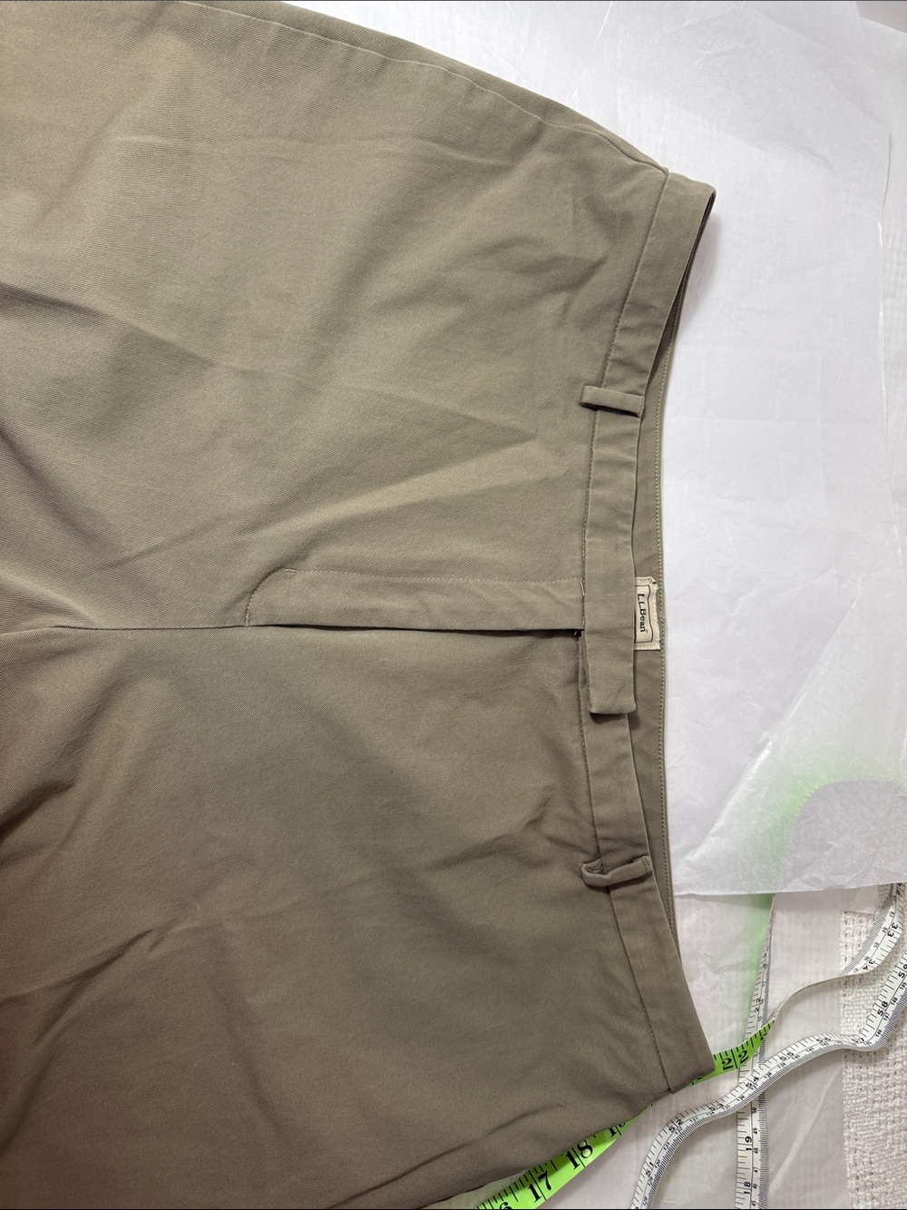 Dark tan to olive green color  slacks/panta